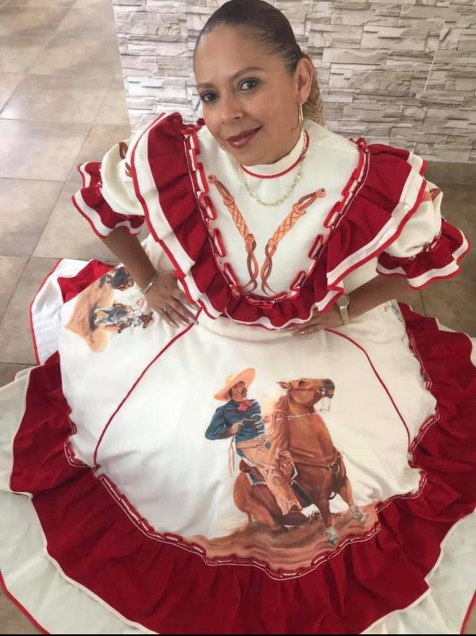 Traje charro femenino bordado artesanal — vestimenta charra
